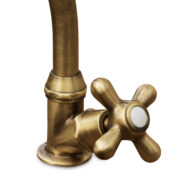rubinetto curvo rustico in ottone spazzolato, cod. 03RCR, dettaglio del pomello
