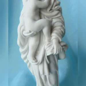 statua della Madonna con Gesù bambino in marmoresina, di altezza 18 cm, cod. 25MGB18MR, dettaglio