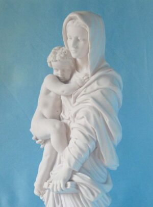 statua della Madonna con Gesù bambino in marmoresina, di altezza 43 cm, cod. 25MGB40MR, dettaglio