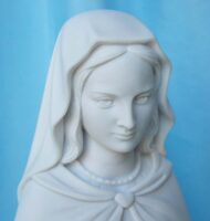 statua della Madonna delle rose altezza 44 cm in marmoresina, cod. 25MDR40MR, dettaglio