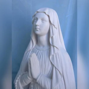 Madonna di Lourdes altezza 59 cm in marmoresina, cod. 25MLO60MR, dettaglio