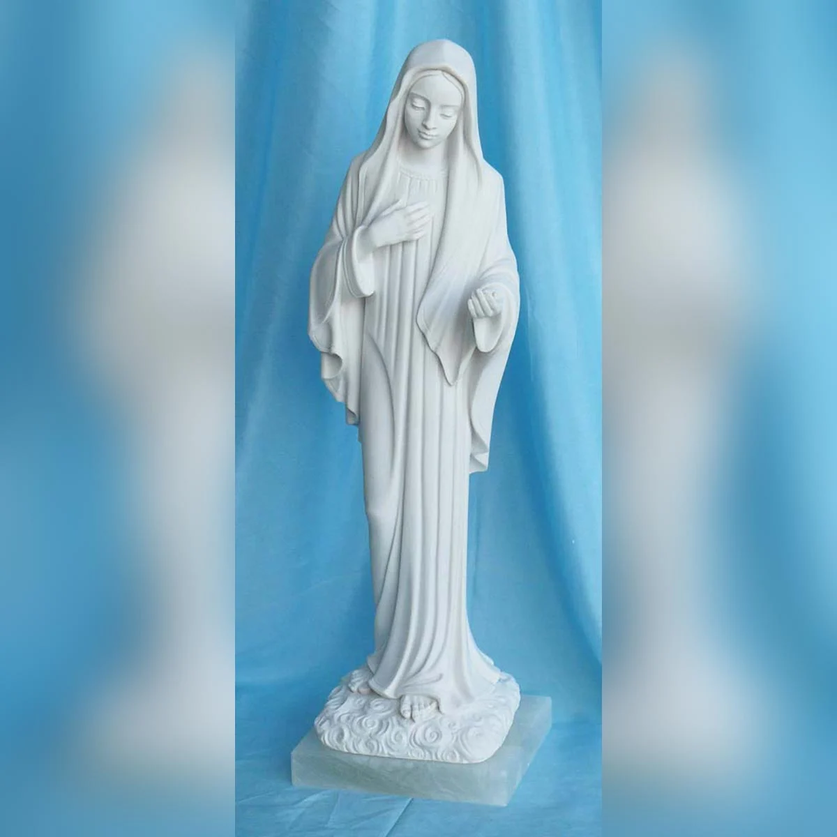 statua della Madonna di Medjugorje altezza 40 cm statua della Madonna di Medjugorje altezza 40 cm, cod. 25MMJ40MR