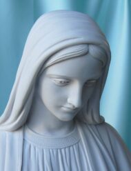 statua della Madonna Immacolata in marmoresina, altezza 100 cm, cod. 25MIM100MR, dettaglio