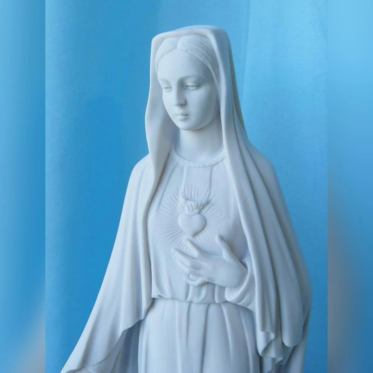 statua del Sacro Cuore di Maria altezza 26 cm in marmoresina, dettaglio statua del Sacro Cuore di Maria altezza 26 cm in marmoresina, cod. 25SCM25MR, dettaglio