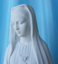 statua del Sacro Cuore di Maria altezza 43 cm in marmoresina, cod. 25SCM40MR, dettaglio