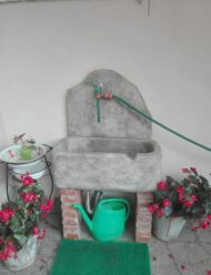 fontana a muro Brunico col. antichizzato, cod. 03FBAT, località: Saluggia (Vercelli)