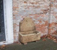 fontana a muro Brunico col. old stone, cod. 03FBOS, località: Lendinara (Rovigo)