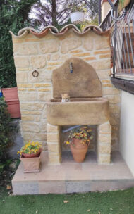 fontana a muro Brunico col. old stone, cod. 03FBOS, località: Enna