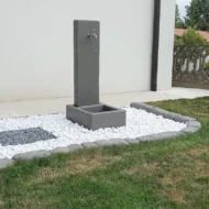 Fontana Manhattan e bordura per aiuole col. grafite, località: Giacciano con Baruchella (Rovigo)