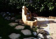 fontana Piave con gioco d'acqua col. pietre del borgo, cod. 13FPIP, località: Caronno Pertusella (Varese)