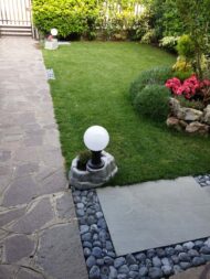 lampada da giardino con base piccola in finta roccia col. antichizzato, cod. 11PLPATL, località: Boltiere (Bergamo)