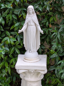 <a href="/prodotti/articoli-sacri-nicchie-madonne/madonna-delle-rose-in-marmoresina/">Madonna delle rose</a>, altezza 40 cm, cod. 25MDR40MR località: San Damiano d'Asti (Asti) Madonna delle rose, altezza 40 cm, cod. 25MDR40MR località: San Damiano d'Asti (Asti)