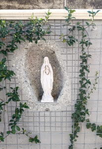 <a href="/prodotti/articoli-sacri-nicchie-madonne/madonna-di-lourdes-in-marmoresina/">Madonna di Lourdes</a> altezza 40 cm in marmoresina, cod. 25MLO40MR, località: Amantea (Cosenza) Madonna di Lourdes altezza 40 cm in marmoresina, cod. 25MLO40MR, località: Amantea (Cosenza)