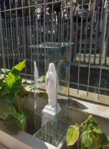 <a href="/prodotti/articoli-sacri-nicchie-madonne/madonna-di-lourdes-in-marmoresina/">Madonna di Lourdes</a> in marmoresina, cod. 25MLO60MR, località: Salerno Madonna di Lourdes altezza 60 cm in marmoresina, cod. 25MLO60MR, località: Salerno