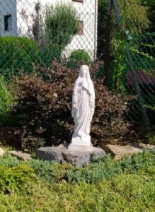 <a href="/prodotti/articoli-sacri-nicchie-madonne/madonna-di-lourdes-in-marmoresina/">Madonna di Lourdes</a> altezza 59 cm in marmoresina, cod. 25MLO60MR, località: Vicenza Madonna di Lourdes altezza 59 cm in marmoresina, cod. 25MLO60MR, località: Vicenza