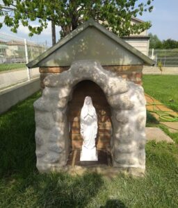 <a href="/prodotti/articoli-sacri-nicchie-madonne/madonna-di-lourdes-in-marmoresina/">Madonna di Lourdes</a> altezza 59 cm in marmoresina, cod. 25MLO60MR, provincia di Rovigo Madonna di Lourdes altezza 59 cm in marmoresina, cod. 25MLO60MR, provincia di Rovigo
