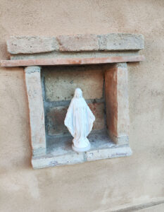 <a href="/prodotti/articoli-sacri-nicchie-madonne/madonna-immacolata-in-marmoresina/">statua della Madonna Immacolata</a> in marmoresina, altezza 25 cm, cod. 25MIM25MR, località: Casina (Reggio Emilia) statua della Madonna Immacolata in marmoresina, altezza 25 cm, cod. 25MIM25MR, località: Casina (Reggio Emilia)