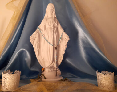 <a href="/prodotti/articoli-sacri-nicchie-madonne/madonna-immacolata-in-marmoresina/">statua della Madonna Immacolata</a> in marmoresina, altezza 50 cm, cod. 25MIM50MR, località: Madonna dell'Acqua (Pisa) statua della Madonna Immacolata in marmoresina, altezza 50 cm, cod. 25MIM50MR, località: Madonna dell'Acqua (Pisa)