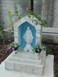 <a href="/prodotti/articoli-sacri-nicchie-madonne/madonna-immacolata-in-marmoresina/">statua della Madonna Immacolata</a> in marmoresina, altezza 43 cm, cod. 25MIM40MR, località: Floridia (Siracusa) statua della Madonna Immacolata in marmoresina, altezza 43 cm, cod. 25MIM40MR, località: Floridia (Siracusa)