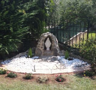 <a href="/prodotti/articoli-sacri-nicchie-madonne/madonna-immacolata-in-marmoresina/">statua della Madonna Immacolata</a> in marmoresina, altezza 51 cm, cod. 25MIM50MR, località: Brentino Belluno (Verona) statua della Madonna Immacolata in marmoresina, altezza 51 cm, cod. 25MIM50MR, località: Brentino Belluno (Verona)
