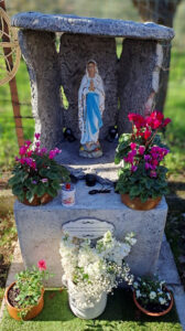 <a href="/prodotti/articoli-sacri-nicchie-madonne/nicchia-per-madonna-a-scaglie/">nicchia a scaglie</a>, col. antichizzato, cod. 14NSC60AT, località: Buccino (Salerno) nicchia a scaglie per Madonna, col. antichizzato, cod. 14NSC60AT, località: Buccino (Salerno)