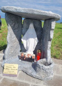 <a href="/prodotti/articoli-sacri-nicchie-madonne/nicchia-per-madonna-a-scaglie/">nicchia a scaglie</a>, col. antichizzato. Posizionata in Località Turriò di Calendasco (PC) per commemorare la tragedia dei 4 ragazzi annegati in Trebbia: Elisa, Costantino, William e Domenico. nicchia a scaglie per Madonna, col. antichizzato. Posizionata in Località Turriò di Calendasco (PC) per commemorare la tragedia dei 4 ragazzi annegati in Trebbia: Elisa, Costantino, William e Domenico.