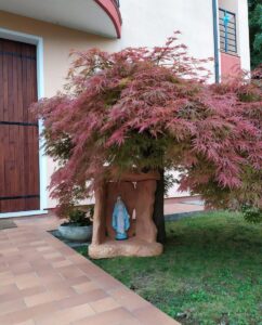 <a href="/prodotti/articoli-sacri-nicchie-madonne/nicchia-per-madonna-a-scaglie/">nicchia a scaglie</a>, col. mattone, cod. 14NSCM, località: Noventa Padovana (Padova) nicchia a scaglie, col. mattone, cod. 14NSCM, località: Noventa Padovana (Padova)