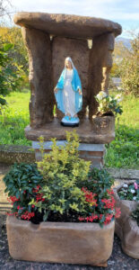 <a href="/prodotti/articoli-sacri-nicchie-madonne/nicchia-per-madonna-a-scaglie/">nicchia a scaglie</a> col. old stone, cod. 07CGSVOS, località: Mirabella Eclano (Avellino) nicchia a scaglie per Madonna, col. old stone, cod. 14NSC60OS, località: Mirabella Eclano (Avellino)