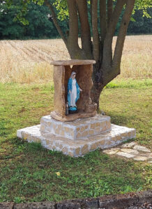 <a href="/prodotti/articoli-sacri-nicchie-madonne/nicchia-per-madonna-a-scaglie/">nicchia a scaglie</a> col. old stone, cod. 07CGSVOS, località: Treville di Castelfranco Veneto (Treviso) nicchia a scaglie per Madonna, col. old stone, cod. 14NSC60OS, località: Treville di Castelfranco Veneto (Treviso)