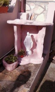 <a href="/prodotti/articoli-sacri-nicchie-madonne/nicchia-per-madonna-a-scaglie/">nicchia a scaglie</a> per Madonna, col. rosa antico, su misura, località: Pisa nicchia a scaglie per Madonna, col. rosa antico, su misura, località: Pisa