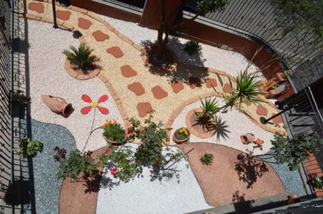 bordo curvo e bordura per aiuole, col. pietre del borgo, giardino di Villa Lucia, Belpasso (Catania) bordo curvo e bordura per aiuole, col. pietre del borgo, giardino di Villa Lucia, Belpasso (Catania)