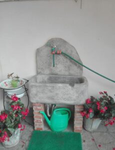 <a href="/prodotti/fontane-a-muro-e-lavelli/fontana-brunico/">fontana a muro Brunico</a> col. antichizzato, cod. 03FBAT, località: Saluggia (Vercelli) fontana a muro Brunico col. antichizzato, cod. 03FBAT, località: Saluggia (Vercelli)