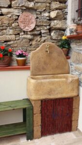 <a href="/prodotti/fontane-a-muro-e-lavelli/fontana-brunico/">fontana a muro Brunico</a> col. old stone, cod. 03FBOS, località: Stellanello (Savona) fontana a muro Brunico col. old stone, cod. 03FBOS, località: Stellanello (Savona)
