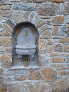 <a href="/prodotti/fontane-a-muro-e-lavelli/fontana-giudecca-con-supporto/">fontana a muro Giudecca con supporto</a> col. antichizzato, cod. 03FMGAT, località: Imperia fontana a muro Giudecca con supporto col. antichizzato, cod. 03FMGAT, località: Imperia