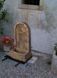 fontana a muro Perugia col. old stone (fuori produzione), cod. 03FMPOS, località: Arzignano (Vicenza) fontana a muro Perugia col. old stone (fuori produzione), cod. 03FMPOS, località: Arzignano (Vicenza)