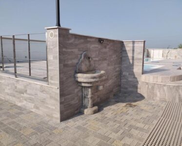 <a href="/prodotti/fontane-a-muro-e-lavelli/fontana-venezia-con-supporto/">fontana a muro Venezia con supporto</a> col. antichizzato, cod. 03FMVAT, località: Parma fontana a muro Venezia con supporto col. antichizzato, cod. 03FMVAT, località: Parma