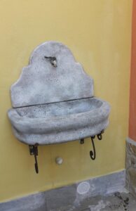 <a href="/prodotti/fontane-a-muro-e-lavelli/fontana-venezia-senza-supporto/">fontana a muro Venezia senza supporto</a> col. antichizzato, cod. 03FMVATS, località: Sant'Apollinare (Frosinone) fontana a muro Venezia senza supporto col. antichizzato, cod. 03FMVATS, località: Sant'Apollinare (Frosinone)