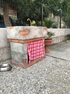 <a href="/prodotti/fontane-a-muro-e-lavelli/lavello-da-giardino-iseo/">lavello Iseo</a> col. antichizzato, cod. 03LISAT, località: Noale (Venezia) lavello Iseo col. antichizzato, cod. 03LISAT, località: Noale (Venezia)