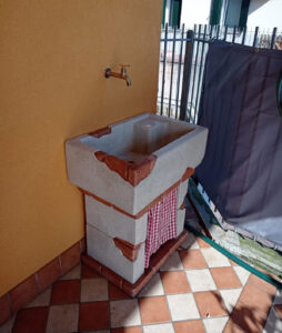<a href="/prodotti/fontane-a-muro-e-lavelli/lavello-da-giardino-molveno/">lavello Molveno</a> col. bianco, cod. 03LMOGB, località: Breganze (Vicenza) lavello Molveno col. bianco, cod. 03LMOGB, località: Breganze (Vicenza)