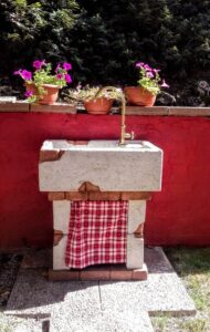 <a href="/prodotti/fontane-a-muro-e-lavelli/lavello-da-giardino-molveno/">lavello Molveno</a> col. bianco, cod. 03LMOGB, località: Gessi di Zola Predosa (Bologna) lavello Molveno col. bianco, cod. 03LMOGB, località: Gessi di Zola Predosa (Bologna)