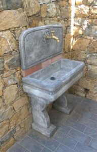 <a href="/prodotti/fontane-a-muro-e-lavelli/lavello-per-esterno/">lavello per esterno</a> col. antichizzato, cod. 03LEAT, località: Arcola (La Spezia) lavello per esterno col. antichizzato, cod. 03LEAT, località: Arcola (La Spezia)