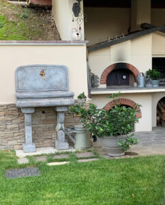 <a href="/prodotti/fontane-a-muro-e-lavelli/lavello-per-esterno/">lavello per esterno</a> col. antichizzato, cod. 03LEAT, località: Castel San Pietro (Bologna) lavello per esterno col. antichizzato, cod. 03LEAT, località: Castel San Pietro (Bologna)