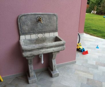 <a href="/prodotti/fontane-a-muro-e-lavelli/lavello-per-esterno/">lavello per esterno</a> col. antichizzato, cod. 03LEAT, località: La Salute di Livenza (Venezia) lavello per esterno col. antichizzato, cod. 03LEAT, località: La Salute di Livenza (Venezia)