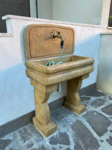 <a href="/prodotti/fontane-a-muro-e-lavelli/lavello-per-esterno/">lavello per esterno</a> col. old stone, cod. 03LEOS, località: Borgo Virgilio (Mantova) lavello per esterno col. old stone, cod. 03LEOS, località: Borgo Virgilio (Mantova)