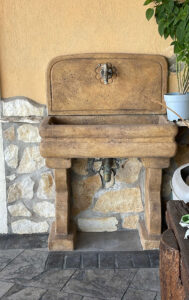 <a href="/prodotti/fontane-a-muro-e-lavelli/lavello-per-esterno/">lavello per esterno</a> col. old stone, cod. 03LEOS, località: Latina lavello per esterno col. old stone, cod. 03LEOS, località: Latina