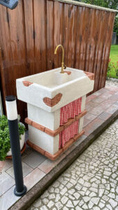 <a href="/prodotti/fontane-a-muro-e-lavelli/lavello-da-giardino-rimini/">lavello Rimini</a> col. bianco, località: Borgoricco (Padova) lavello Rimini col. bianco, cod. 03LRIGB, località: Borgoricco (Padova)