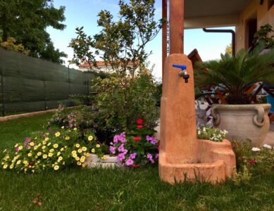 <a href="/prodotti/fontane-da-giardino/fontana-arezzo/">fontana Arezzo</a> col. mattone, cod. 03FARM, località: Quinto Vicentino (Vicenza) fontana Arezzo col. mattone, cod. 03FARM, località: Quinto Vicentino (Vicenza)