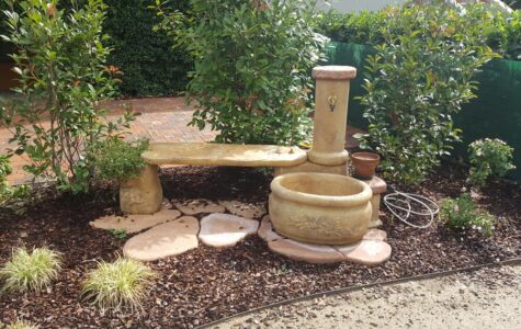 <a href="/prodotti/fontane-da-giardino/fontana-azalea-con-panchina/">fontana azalea con panchina</a> col. old stone, cod. 03FAZPOS, località: Chieve (Cremona) fontana azalea con panchina col. old stone, cod. 03FAZPOS, località: Chieve (Cremona)