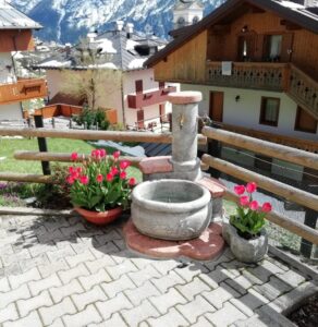 <a href="/prodotti/fontane-da-giardino/fontana-azalea/">fontana azalea</a> col. antichizzato, cod. 03FAZAT, località: Santo Stefano di Cadore (Belluno) fontana azalea col. antichizzato, cod. 03FAZAT, località: Santo Stefano di Cadore (Belluno)