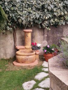 <a href="/prodotti/fontane-da-giardino/fontana-azalea/">fontana azalea</a> col. old stone, cod. 03FAZOS, località: Trento fontana azalea col. old stone, cod. 03FAZOS, località: Trento